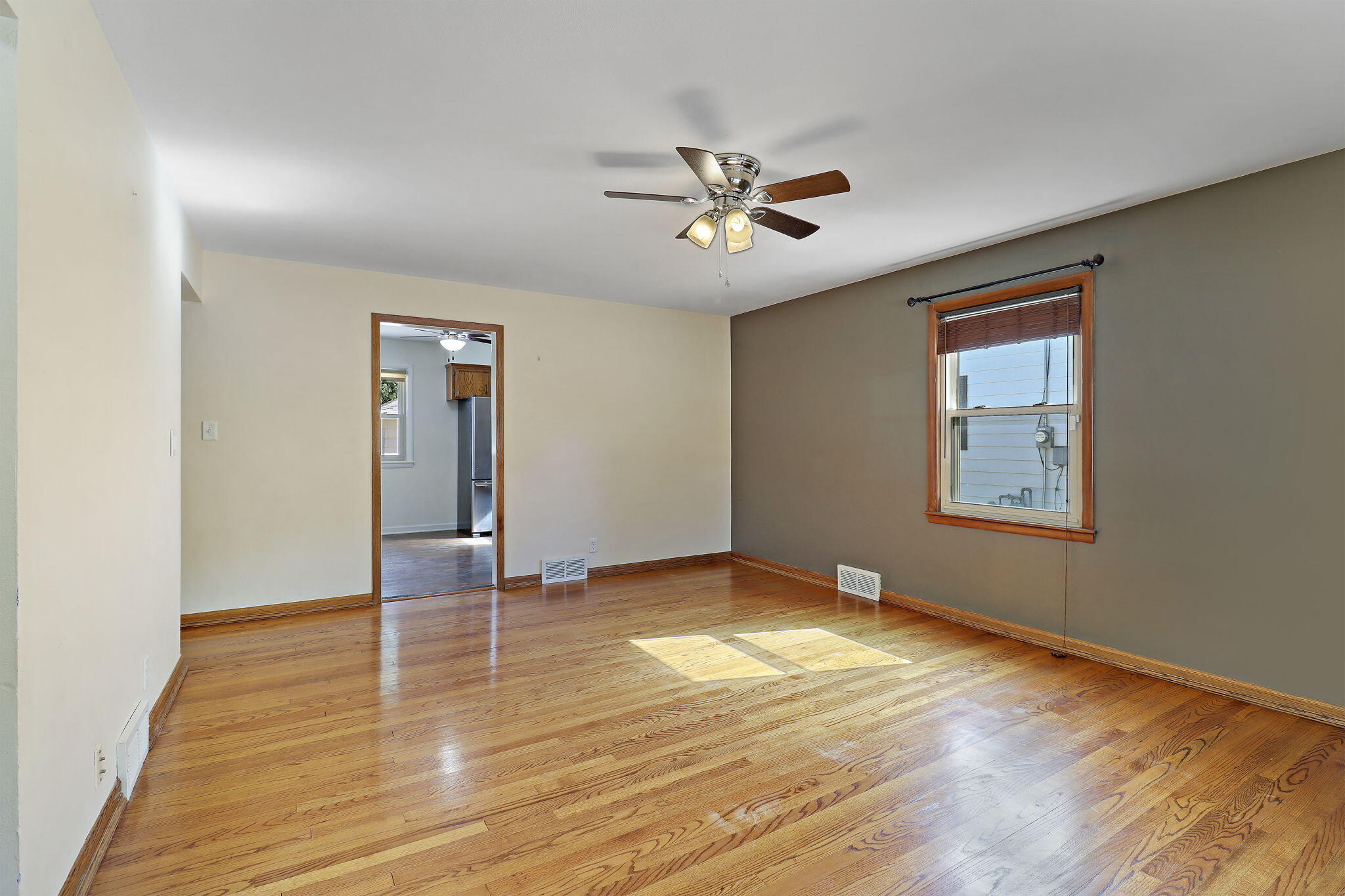 Kenosha, Wisconsin 53144, United States, 3 Bedrooms Bedrooms, ,2 BathroomsBathrooms,Residential,Active,225235