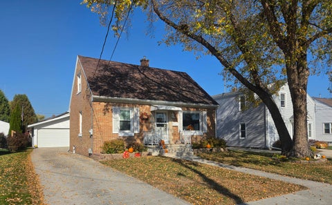 Photo of 1826 Belmont St, Manitowoc, WI 54220 (MLS # 1986669)