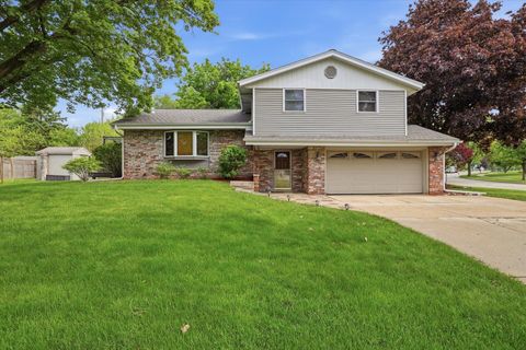 Photo of 1880 Stardust Dr, Waukesha, WI 53186 (MLS # 1963098)