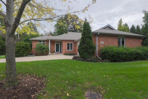 Photo of 212 Thorngate Ct, Burlington, WI 53105 (MLS # 1980971)