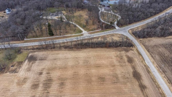 S ENGLISH SETTLEMENT AVE, BURLINGTON, WI 53105 - Image a095e355279b4e858a764bbcc54ca6c6/3475146887