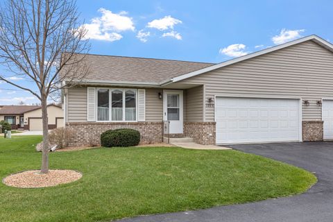Photo of 1008 Whispering Winds Pl, Onalaska, WI 54650 (MLS # 1958835)