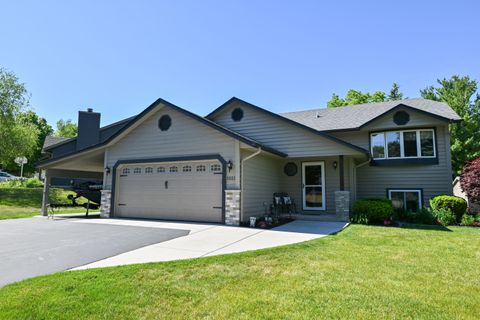 Photo of 1021 Eton Ct, Hartland, WI 53029 (MLS # 1965456)