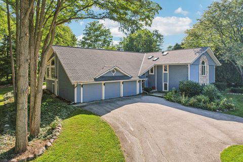 Photo of 16225 Elderlawn Pkwy, Brookfield, WI 53005 (MLS # 1937750)