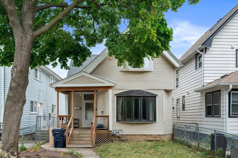 Photo of 1515 S 33rd St, Milwaukee, WI 53215 (MLS # 1973564)