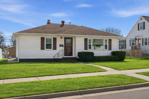 Photo of 2140 Denton St, La Crosse, WI 54601 (MLS # 1953800)