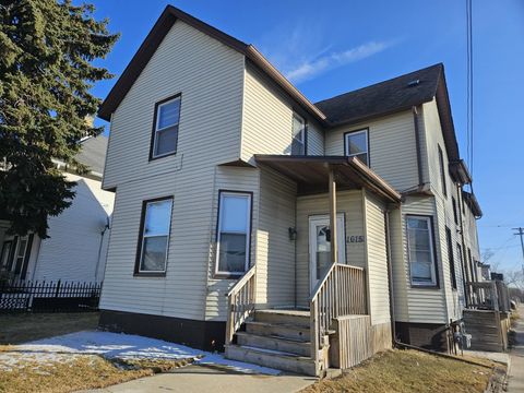 Photo of 1615 W 6th St, Racine, WI 53404 (MLS # 1956055)