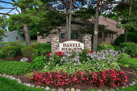 Photo of N81W13635 Golfway Dr, Menomonee Falls, WI 53051 (MLS # 1931203)