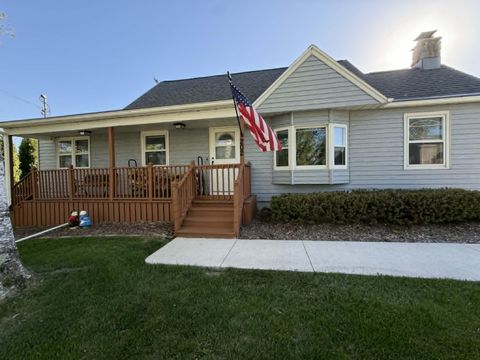 Photo of 202 Lake St, Cascade, WI 53011 (MLS # 1963298)