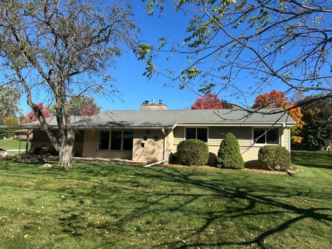 Photo of 3500 Westwood Dr, Brookfield, WI 53005 (MLS # 1940223)