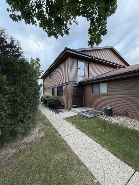 Photo of 6972 N Raintree Ct, Milwaukee, WI 53223 (MLS # 1980678)