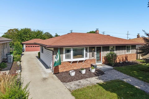 Photo of 2434 W Edgerton Ave, Milwaukee, WI 53221 (MLS # 1982860)