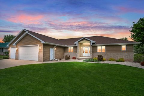 Photo of 456 Wooden Shoe Cir, Holland, WI 54130 (MLS # 1964034)