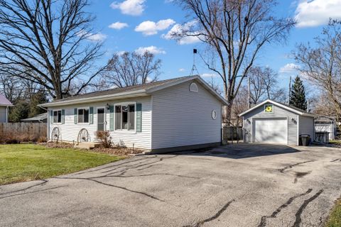 Photo of 2420 Marshall Sq, Dover, WI 53139 (MLS # 1953816)