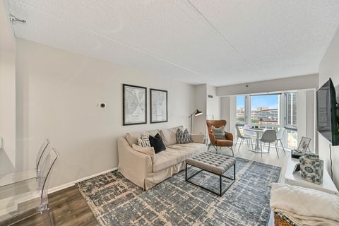 Photo of 270 E Highland Ave, Milwaukee, WI 53202 (MLS # 1934728) Photo of 270 E Highland Ave, Milwaukee, WI 53202 (MLS # 1934728)
