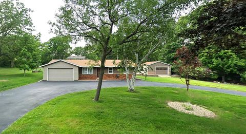Photo of 4300 Waterford Dr, Waterford, WI 53185 (MLS # 1950195)