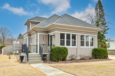 Photo of 427 W Foster St, Port Washington, WI 53074 (MLS # 1910197)