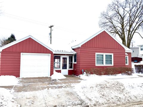 Photo of 1612 Green Bay St, La Crosse, WI 54601 (MLS # 1945047)
