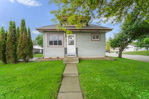 Photo of 627 Blake Ave, South Milwaukee, WI 53172 (MLS # 1966714)