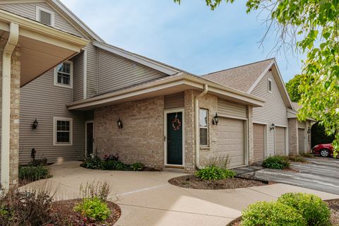 Photo of 18625 Emerald Cir, Brookfield, WI 53045 (MLS # 1937679)