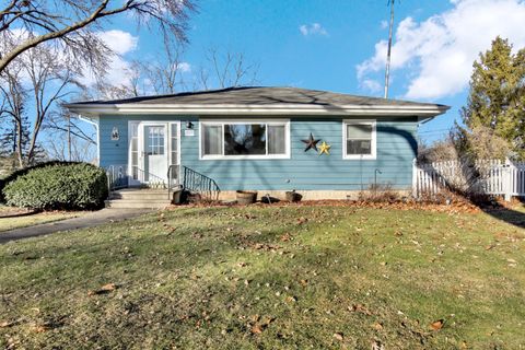 Photo of 11834 W Rainbow Ave, Milwaukee, WI 53214 (MLS # 1948113)