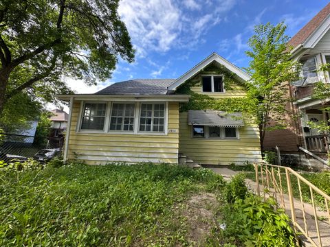 Photo of 2932 W Juneau Ave, Milwaukee, WI 53208 (MLS # 1964007)