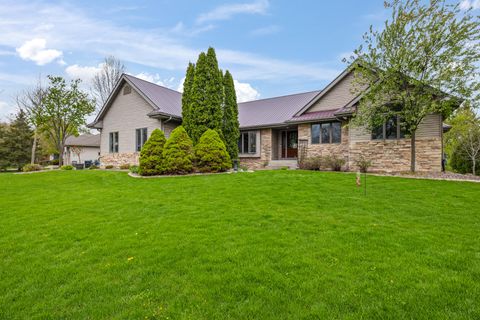 Photo of 135 Pinnacle Dr, Lake Mills, WI 53551 (MLS # 1959854)