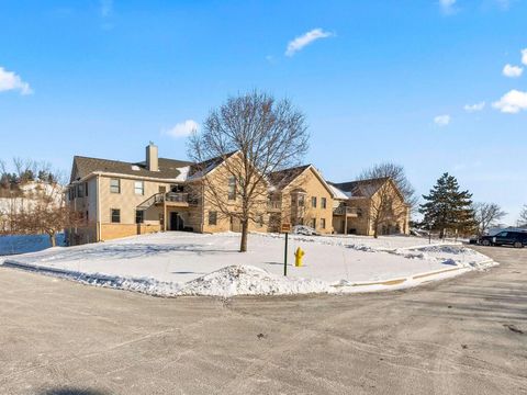 Photo of 952 Oconomowoc Pkwy, Oconomowoc, WI 53066 (MLS # 1948705)