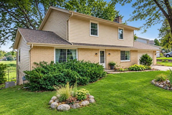 2721 MINOT LN, WAUKESHA, WI 53188 - Image a2c20b5df51f7e2682c125c348dfd4c1/2802632538