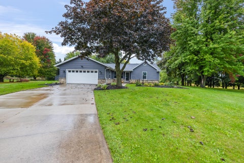 Photo of 5589 Kengary Ct, Hartford, WI 53086 (MLS # 1983097)