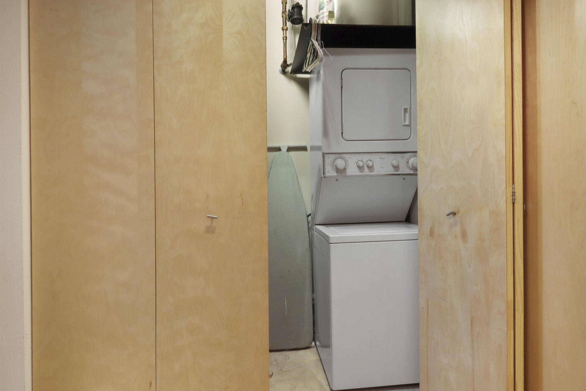 Milwaukee, Wisconsin 53202, United States, 1 Bedroom Bedrooms, ,1 BathroomBathrooms,Residential,Active,243857