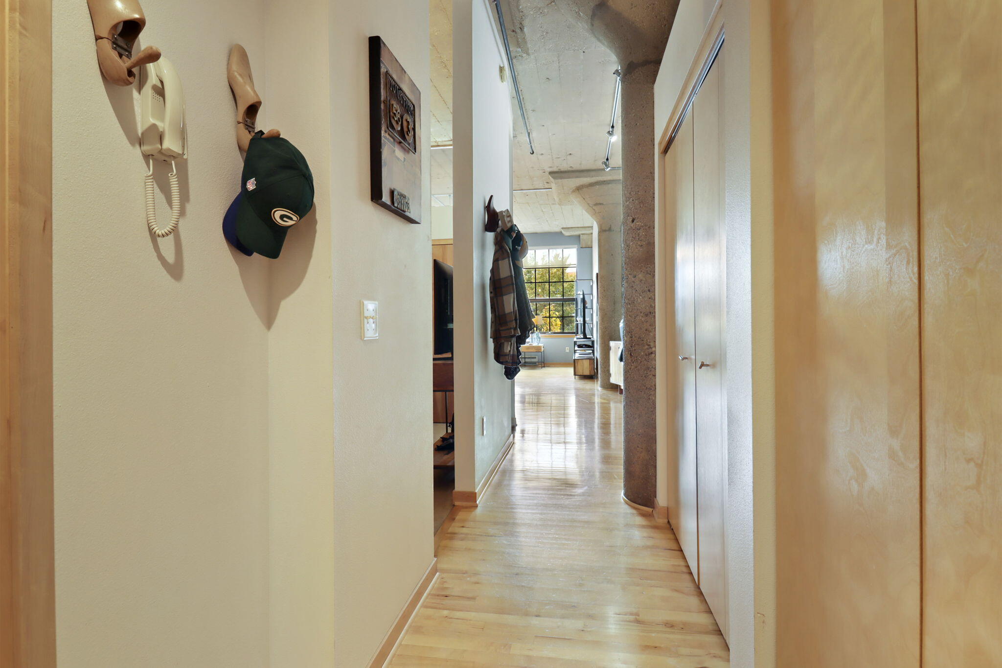 Milwaukee, Wisconsin 53202, United States, 1 Bedroom Bedrooms, ,1 BathroomBathrooms,Residential,Active,243857