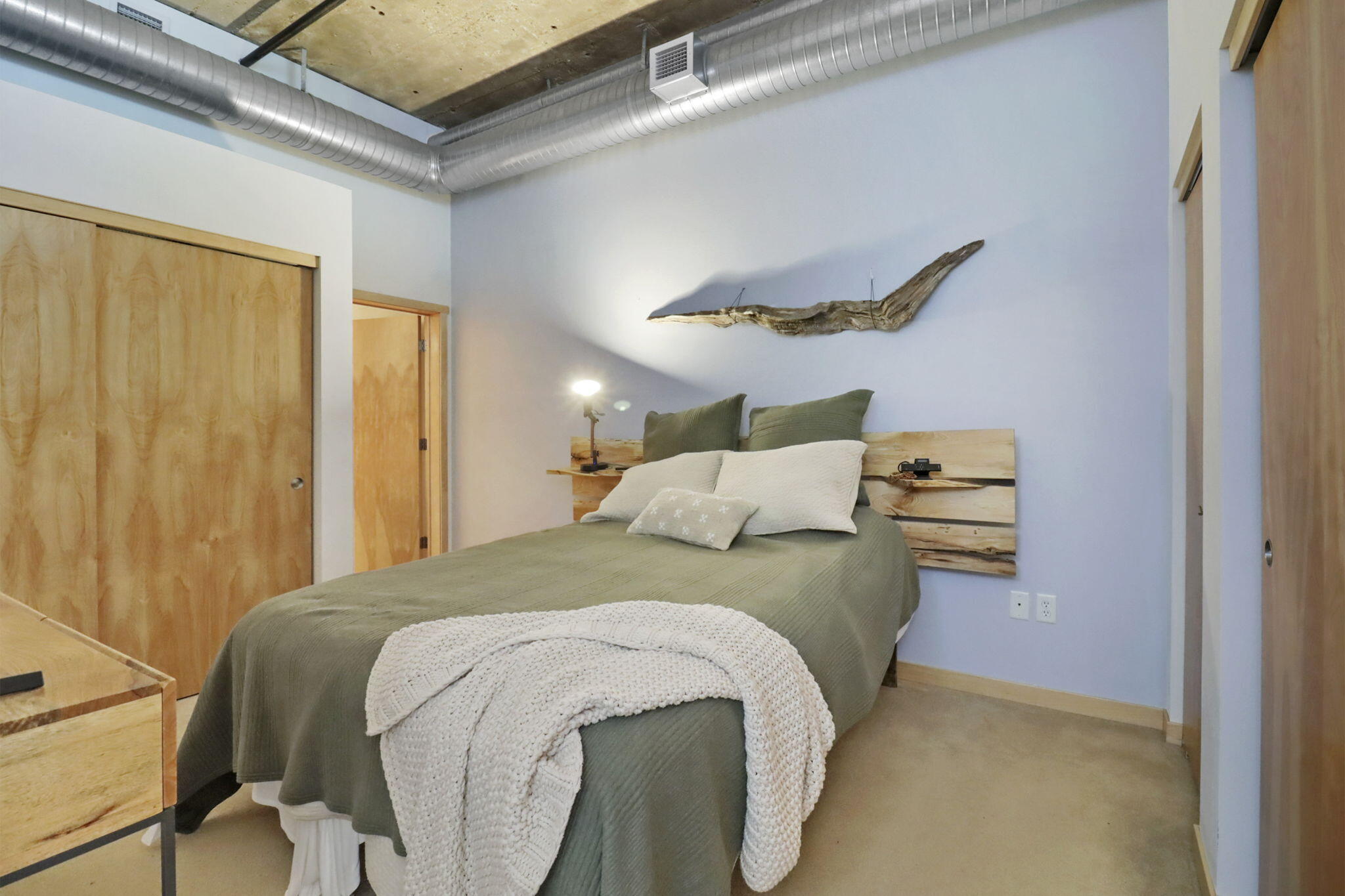 Milwaukee, Wisconsin 53202, United States, 1 Bedroom Bedrooms, ,1 BathroomBathrooms,Residential,Active,243857