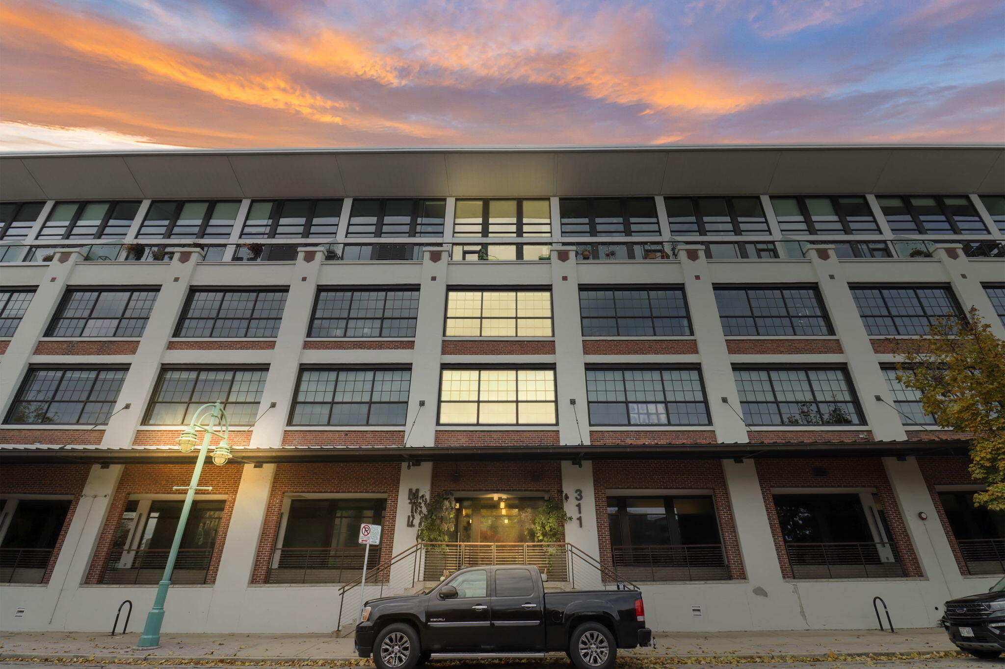 Milwaukee, Wisconsin 53202, United States, 1 Bedroom Bedrooms, ,1 BathroomBathrooms,Residential,Active,243857