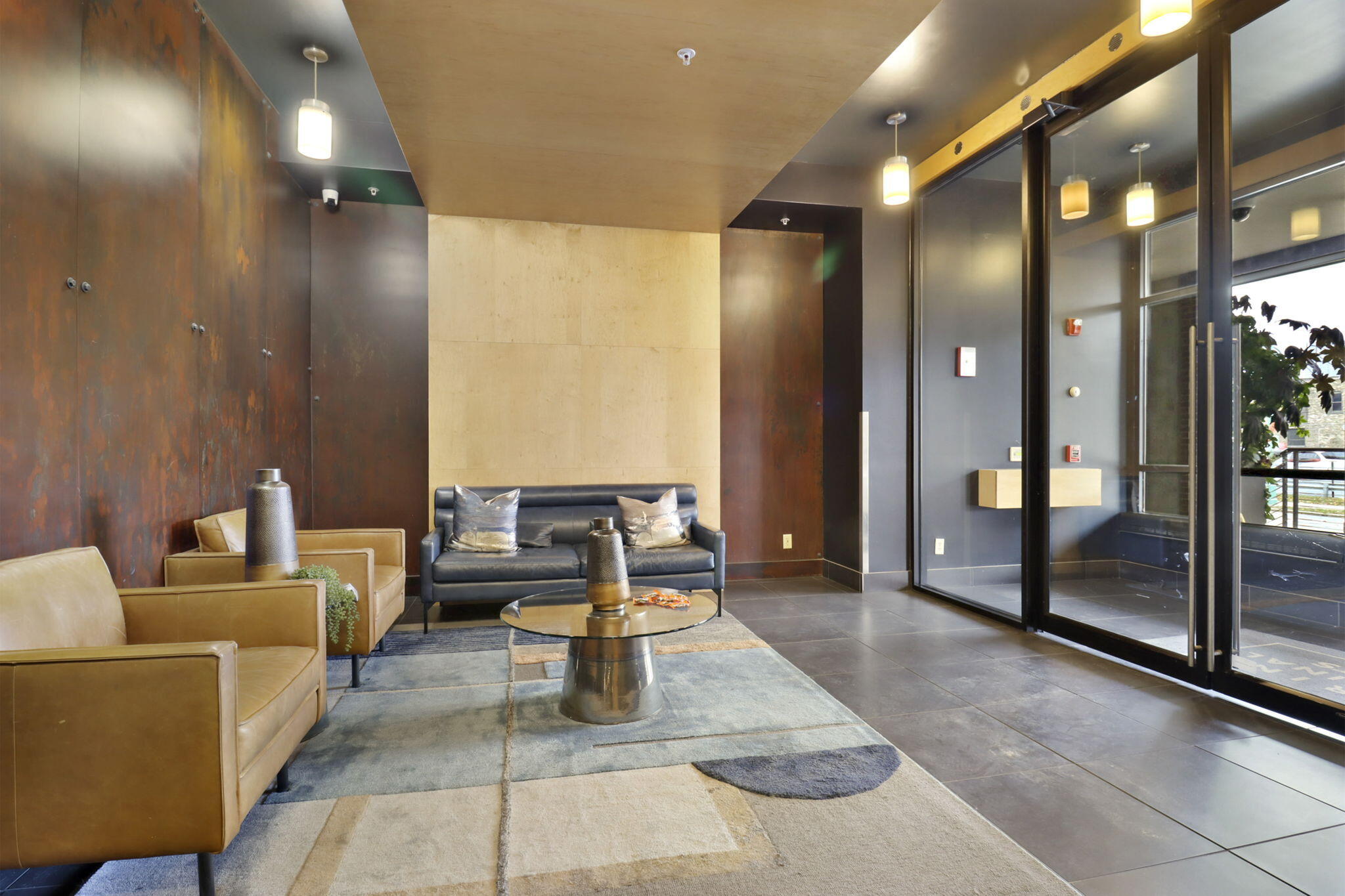 Milwaukee, Wisconsin 53202, United States, 1 Bedroom Bedrooms, ,1 BathroomBathrooms,Residential,Active,243857