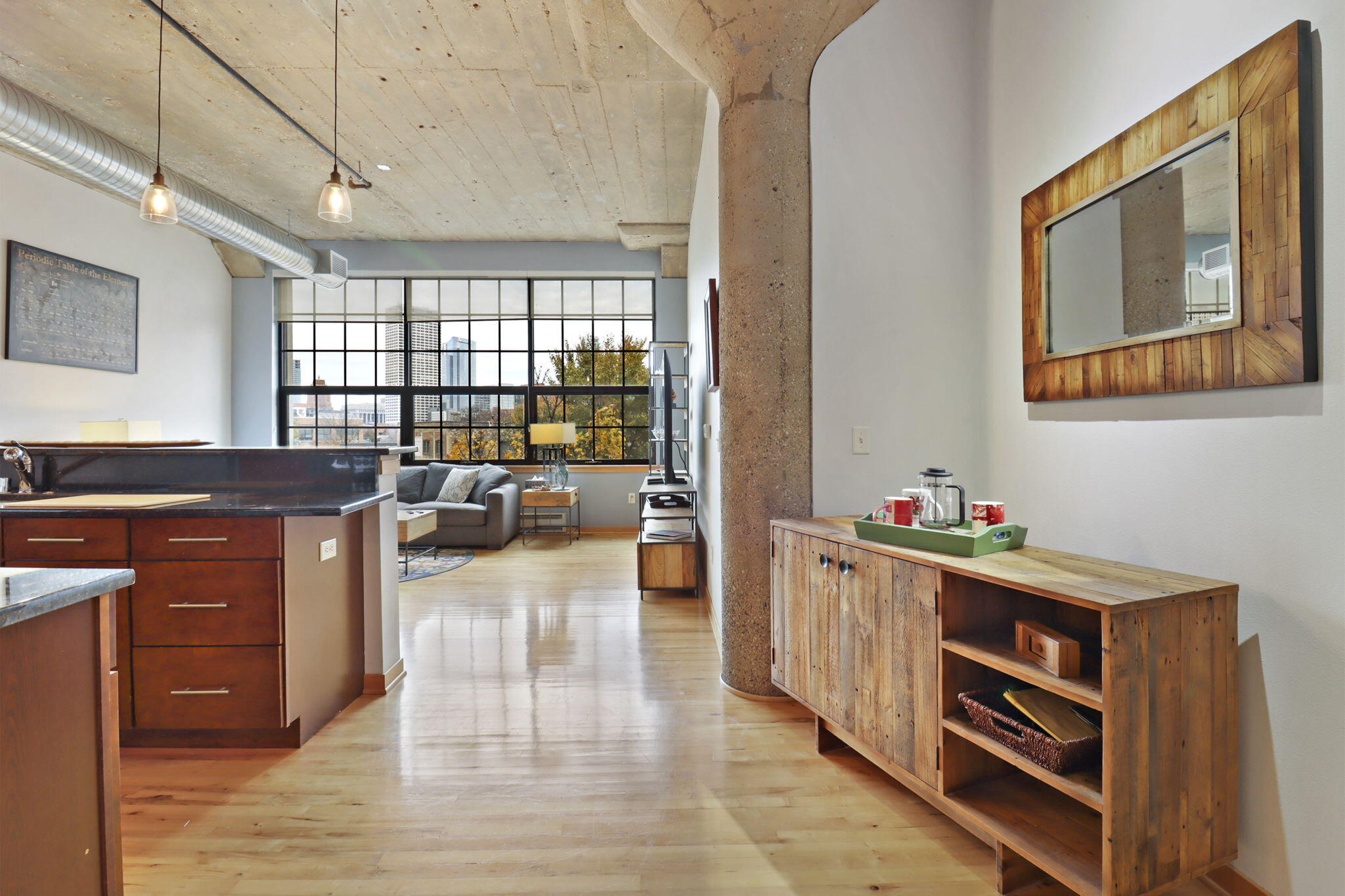 Milwaukee, Wisconsin 53202, United States, 1 Bedroom Bedrooms, ,1 BathroomBathrooms,Residential,Active,243857