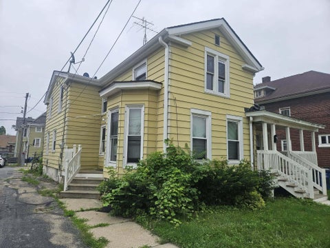 Photo of 1029 Pearl St, Racine, WI 53403 (MLS # 1979595)