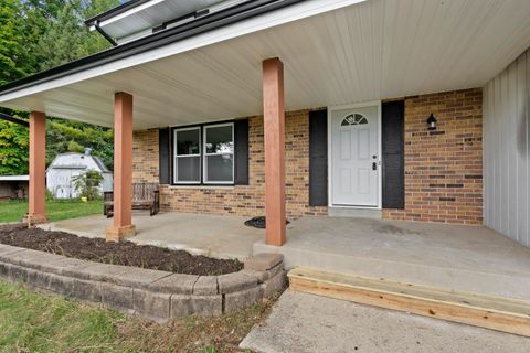 Photo of S80W23790 Parkview Dr, Vernon, WI 53103 (MLS # 1940168)