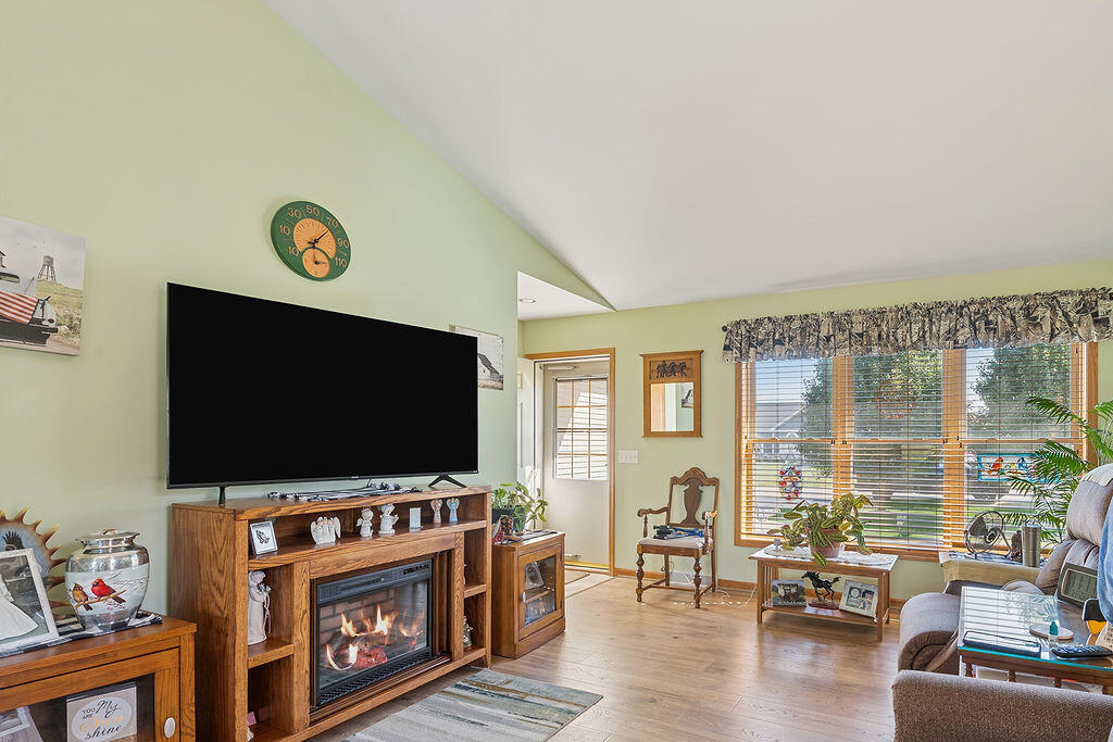 Twin Lakes, Wisconsin 53181, United States, 3 Bedrooms Bedrooms, ,2 BathroomsBathrooms,Residential,Active,227661