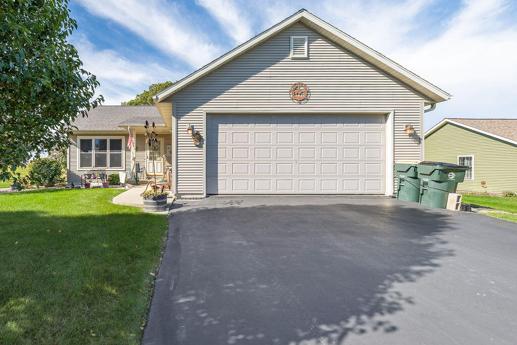 Twin Lakes, Wisconsin 53181, United States, 3 Bedrooms Bedrooms, ,2 BathroomsBathrooms,Residential,Active,227661