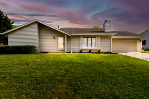 Photo of 2901 W Hilltop Ln, Franklin, WI 53132 (MLS # 1924707)