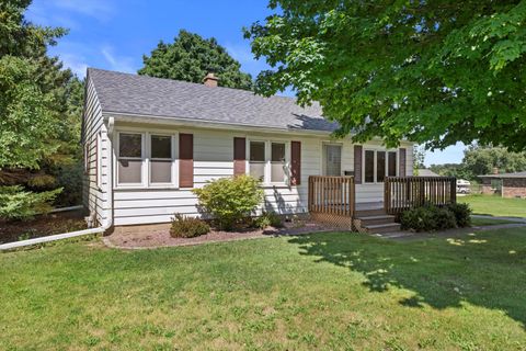 Photo of 2308 W Oakwood Rd, Oak Creek, WI 53154 (MLS # 1932408)