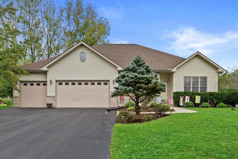 Photo of 1010 Marti Ct, Salem Lakes, WI 53170 (MLS # 1939541)