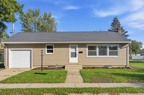 Photo of 800 W Jefferson St, Waupun, WI 53963 (MLS # 1984957)