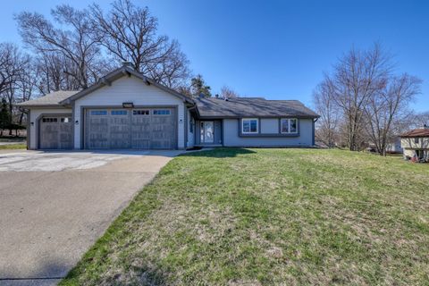 Photo of n29w26677 Peterson Dr, Pewaukee, WI 53072 (MLS # 1956850)