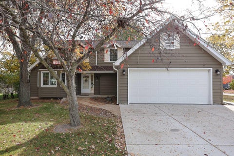 Photo of 811 E Elm Rd, Oak Creek, WI 53154 (MLS # 1986823)