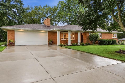 Photo of 2445 Buena Vista Dr, Brookfield, WI 53045 (MLS # 1979672)