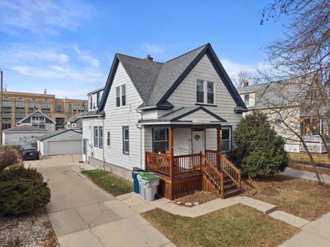 Photo of 217 N 63rd St, Milwaukee, WI 53213 (MLS # 1953364)