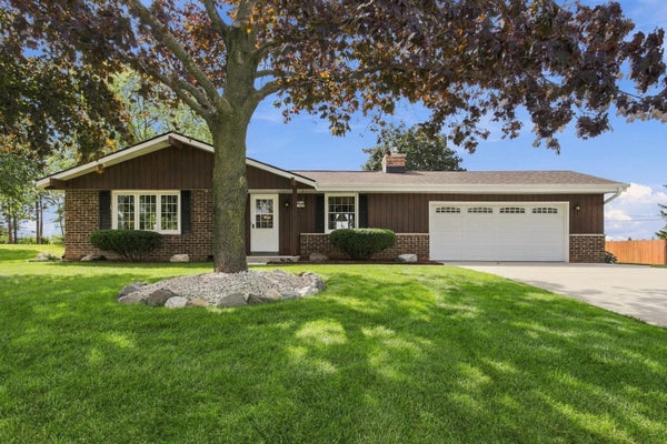 W174N9847 WENDY LN, GERMANTOWN, WI 53022 - Image a3a14a68dee5aec01bbc3dcedb92dc01/770413760