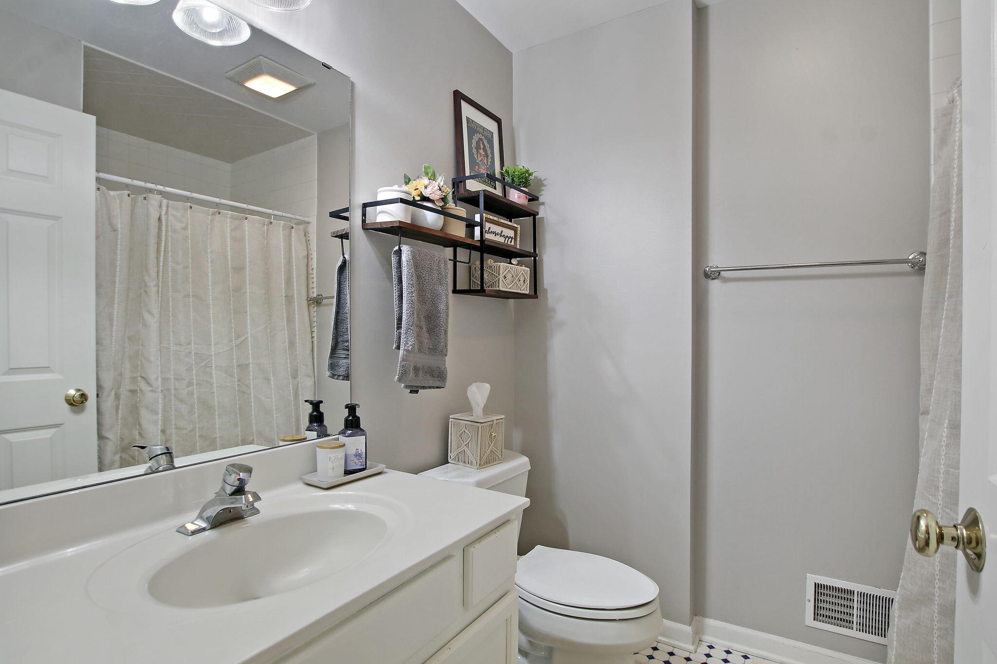 Kenosha, Wisconsin 53140, United States, 2 Bedrooms Bedrooms, ,3 BathroomsBathrooms,Residential,Active,155079